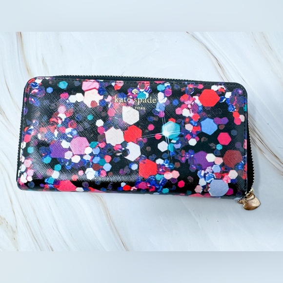 Good condition- Kate Spade New York Grant Lane Lacey Paint Wallet/Purse - Picture 2 of 4
